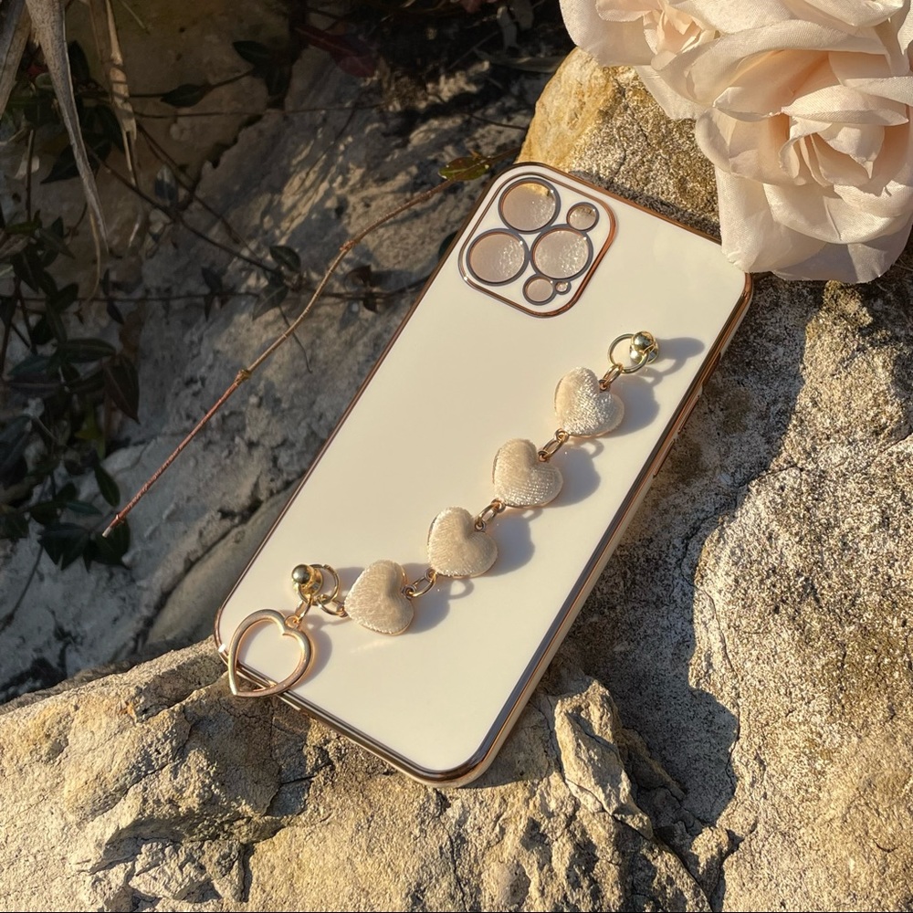IPhone 12 Pro Max Case with Heart Chain Grip